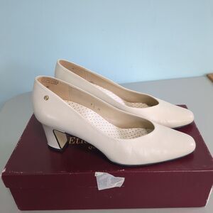 Etienne Aigner Women's Taylor Leather Pump Heel Shoes 5.5 M bone heels vintage
